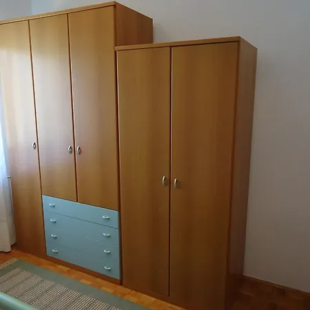 Apartmani Mirjana Valica *